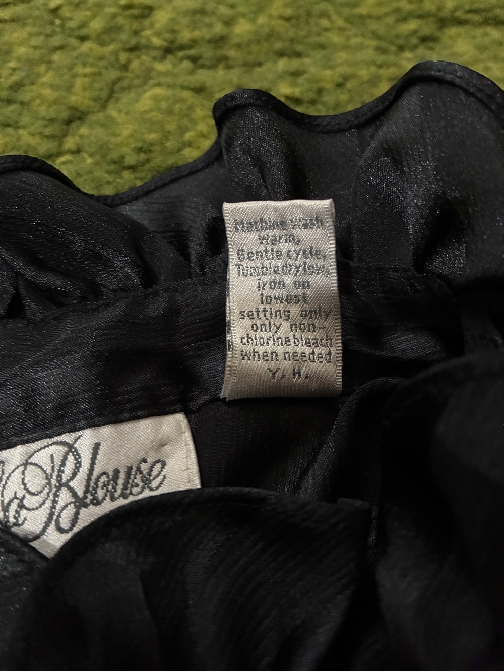 Vintage La Blouse Black Ruffled Button-Up - Picture 8 of 12